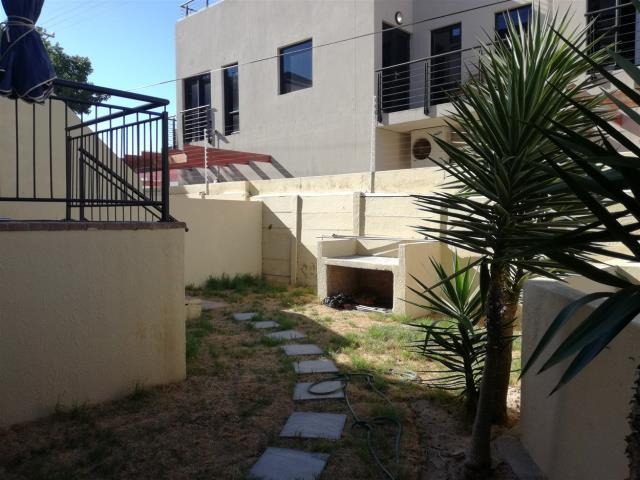 To Let 3 Bedroom Property for Rent in Table View Western Cape